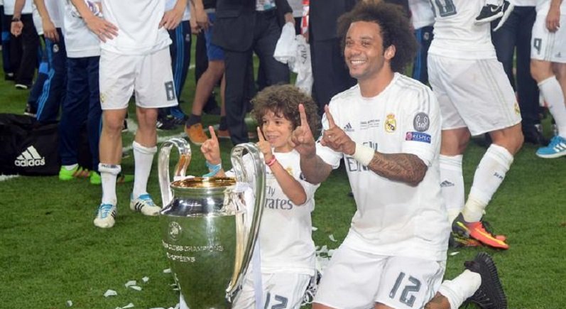 بالفيديو.. شاهد ابن مارسيلو لاعب ريال مدريد ماذا فعل في غرفة اللاعبين بالفيديو.. شاهد ابن مارسيلو لاعب ريال مدريد ماذا فعل في غرفة اللاعبين