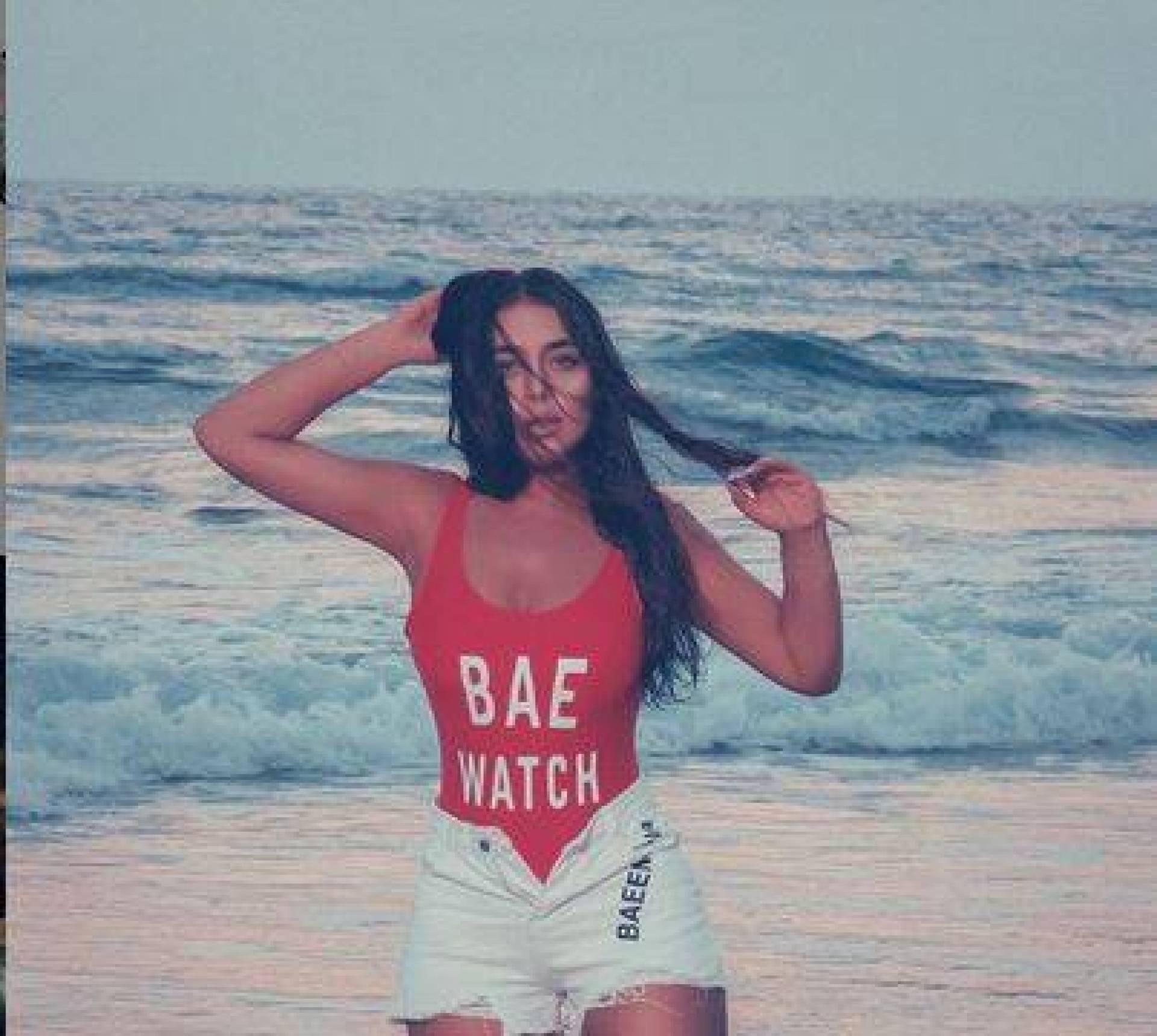 بالصور - بعد زر الشورت المفتوح.. شاهدوا هيا مرعشلي باطلالات صيفية أكثر جرأة - دوت امارات